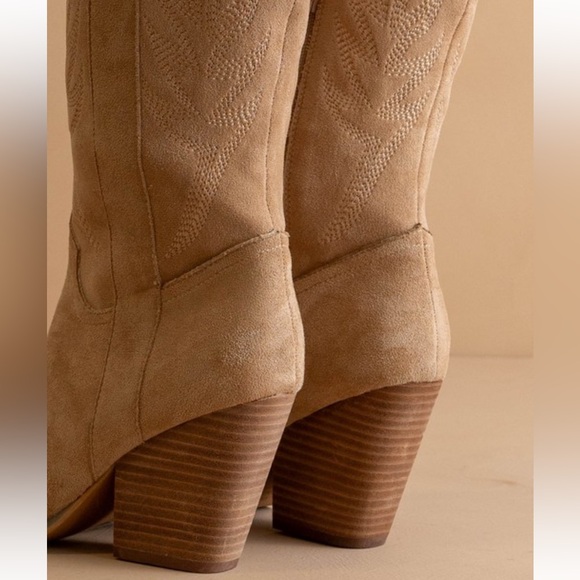 Classic cowboy embroidery on a leather cowboy boot knee high - Picture 7 of 15